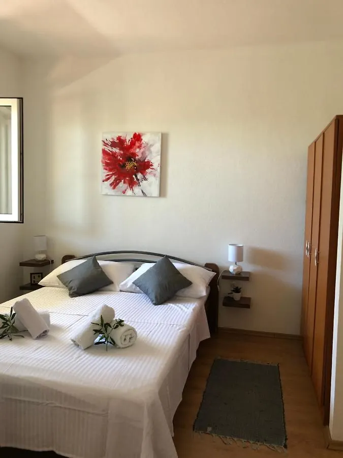 Apartments Mira Trogir 0*,